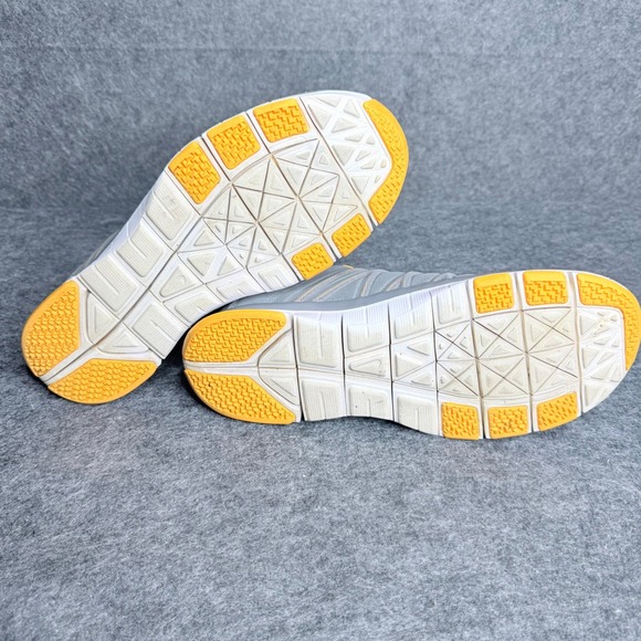 Nike Free Trainer 3.0 V2 Mens 9 Grey University Gold Running Shoes 630856-008